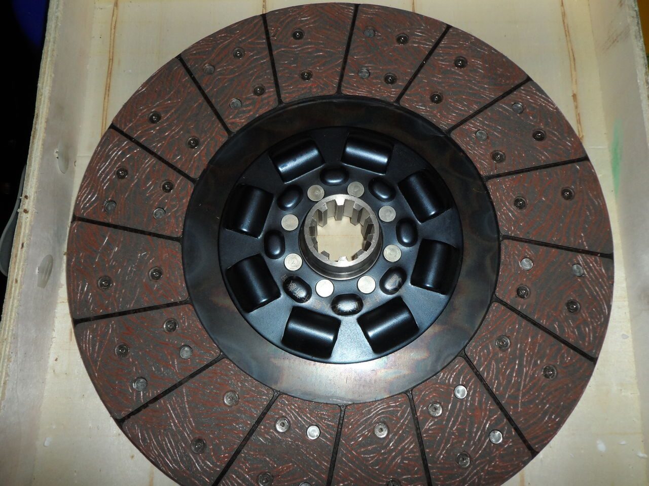 Диск сцепления ведомый 395мм 1 3/4" C4942719/4936134/4942719/C5399705/5399705 GD 6896,YUTONG 6852/6899/6831