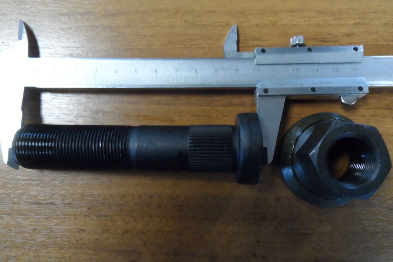 Болт заднего колеса в сб. 3104-00285 YUTONG 6119