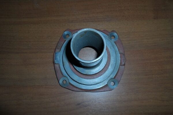 Крышка подшипника первичного вала кпп 6S-150 YUTONG 6129 115302028