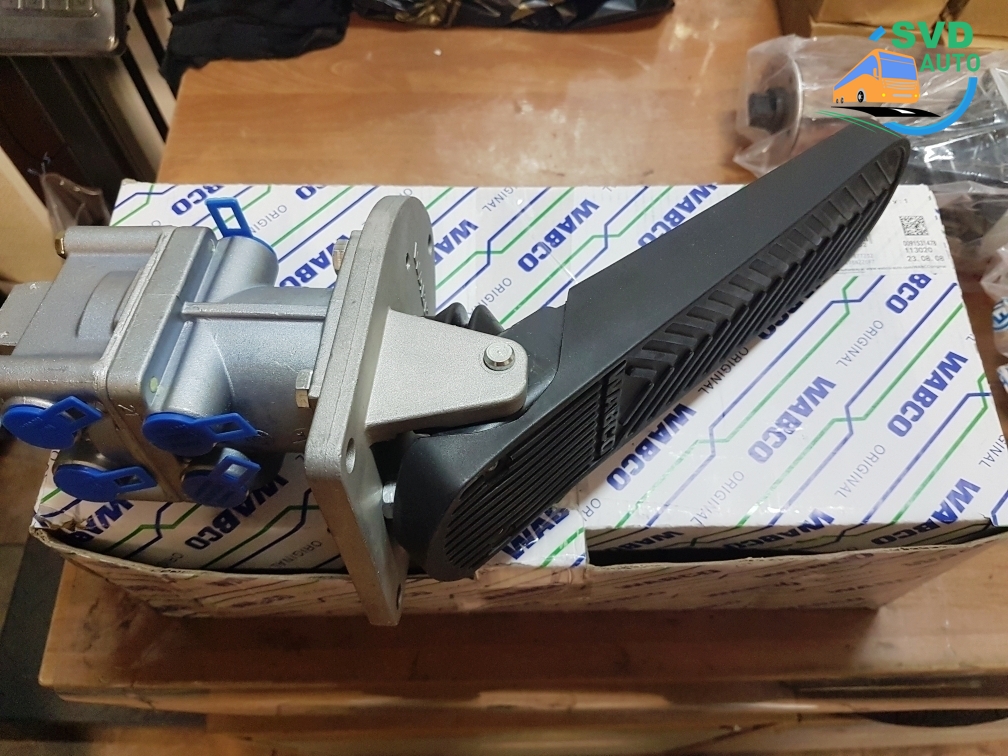 Кран тормозной ножной с педалью в сборе 10bar 4613170190