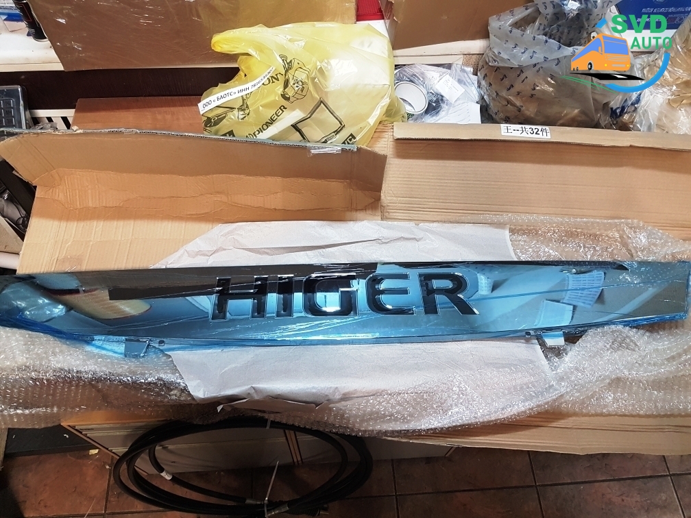 Панель декоративная передняя с логотипом HIGER 53HA1-07200A HIGER 6896, 6856,6885